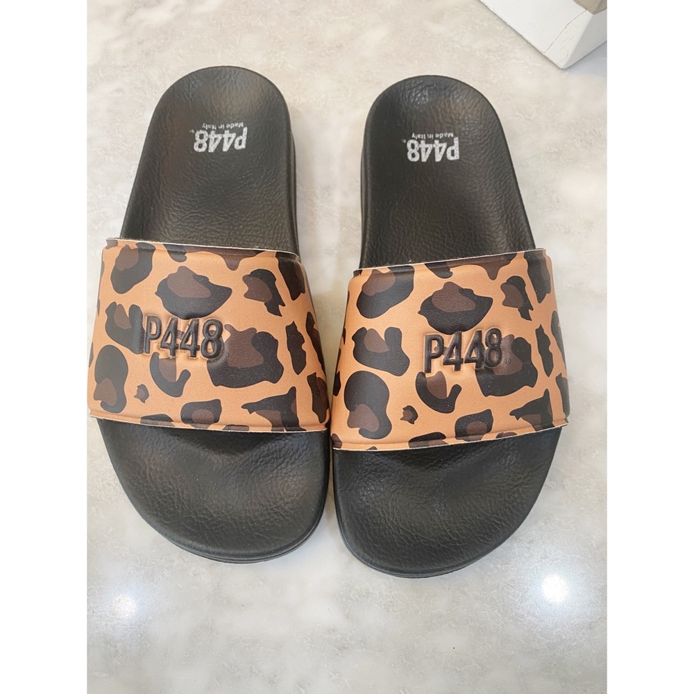 P448 Slides Animal Print